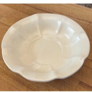 Vintage McCoy Pottery #7528 White Scalloped Bowl USA 1979-1985 8 inches